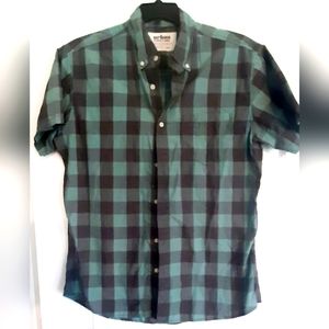Men's Urban Pipeline short sleeved button down shirt size L